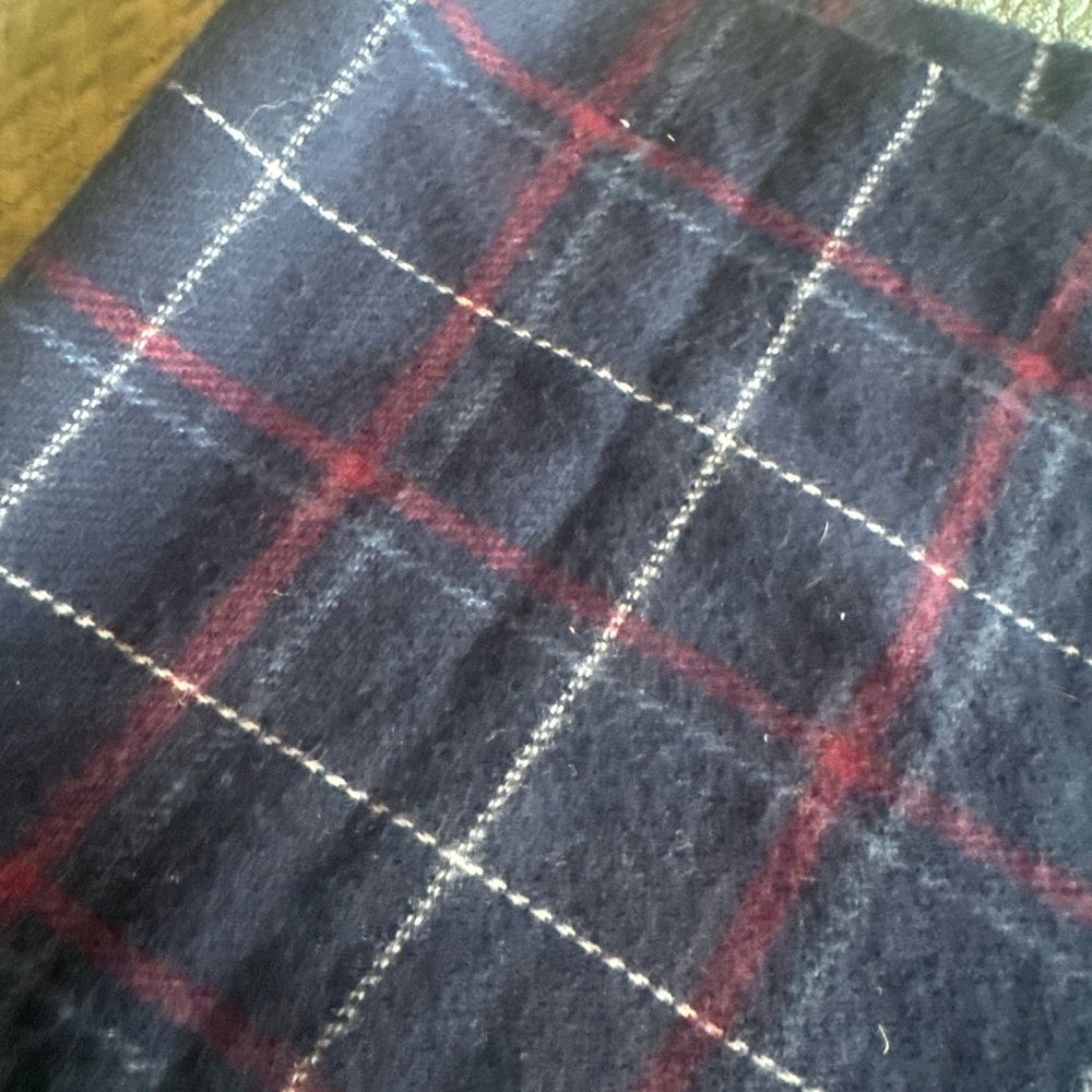 Luxurious Yves Saint Laurent Navy Plaid Cashmere Scarf - Picture 5 of 10